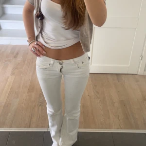 Victoria Beckham jeans  - Säljer skit snygga Victoria Beckham jeans då de blivit för små för mig | är i nyskick. nypris 1200kr i💘