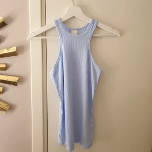 Linne - Ribbad linne från H&M, aldrig använd. 