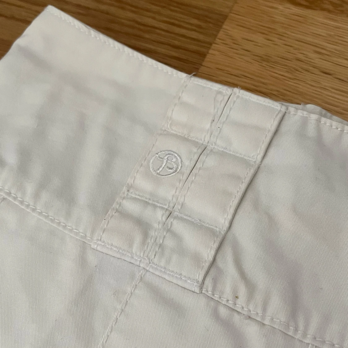 Vit kjol från Bik Bok - 92