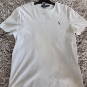 RALPH LAUREN TSHIRTS OANVÄNDA - Ralph lauren tshirts 3 set säljes komplett  Pm för mer info
