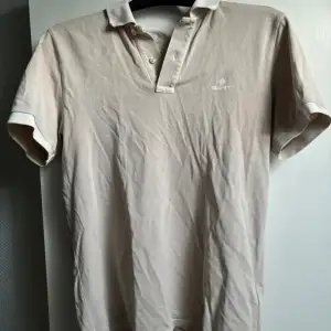 Beige  Strl small  Använt skick  125kr 