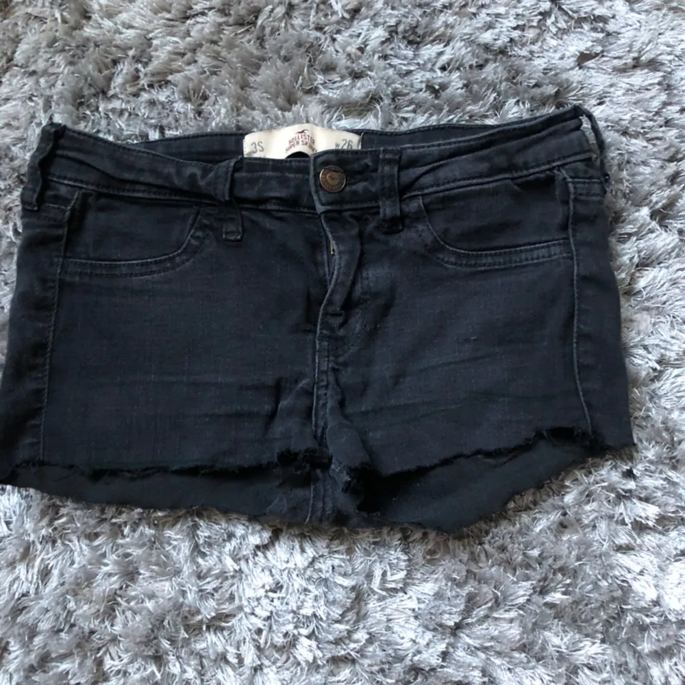 Minishorts från hollister(avklippta jeans)passar xxs/xs🩷🩷. Shorts.