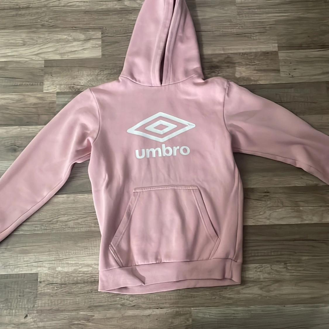 Ljusrosa umbro hoodie