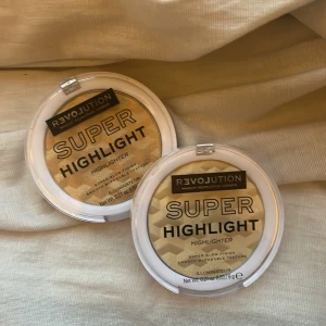 Highlighter  - 2 highlighters i bra skick testat ca använda 2ggr.