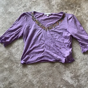 Tröja - Unik fin tröja ifrån KOOKAI! Super fint skick, går inte att köpa längre❤️ storlek Xs är lite kortare i armarna  och i längden men det är jätte snygg att ha ett vitt linne under❤️❤️