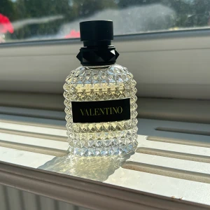 Valentino Yellow Dream - Cirka 45ml kvar.  Ny kostar 950 på kicks.  mitt pris 750.