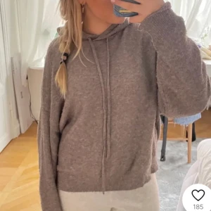 Stickad hoodie lindex - Lånad bild, strl S. Skit snygg. Tyvärr finns snöret ej med.  
