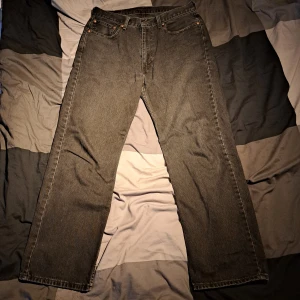 Levi's jeans - Dom är i bra skick, storlek W33 L32