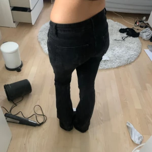 Lågmiajde jeans - Super snygga som inte används då jag har flera liknande!💗