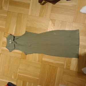Klänning - Klänning från hm i stl XXS använd en gång, ribbstickad och thight. 70 kr med frakt