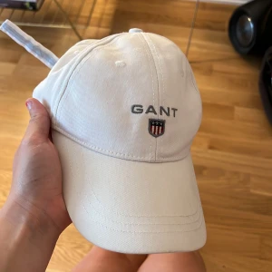 Gant keps - Mycket fint skick på gant kepsen. Vit one size  