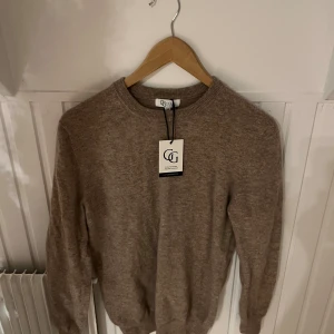 Helt ny marin ull tröja - Skick 10/10 100% marin ull Helt ny marin ull tröja säljs för bara 500kr