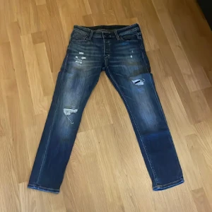 Jackjones Jens  - Riktigt sköna Jack and Jones byxor i storlek 32/30.