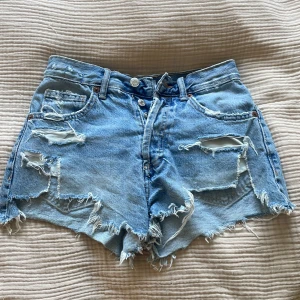 Jeans shorts - Säljer dessa populära jeans shortsen från Zara!