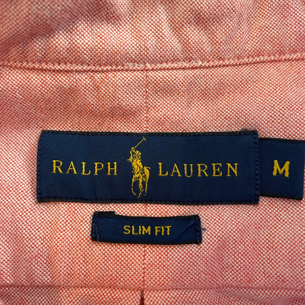 Rosa Ralph Lauren skjorta | Size M slim fit | Modellen är 186cm | Hör av dig vid minsta fråga eller fundering//. Skjortor.