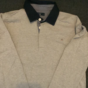 Sweatshirt med krage - Gant tröja i mkt fint skick.