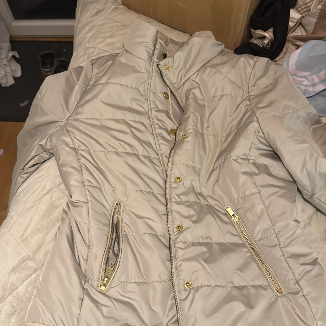 Beige quiltad jacka från Vila - 90