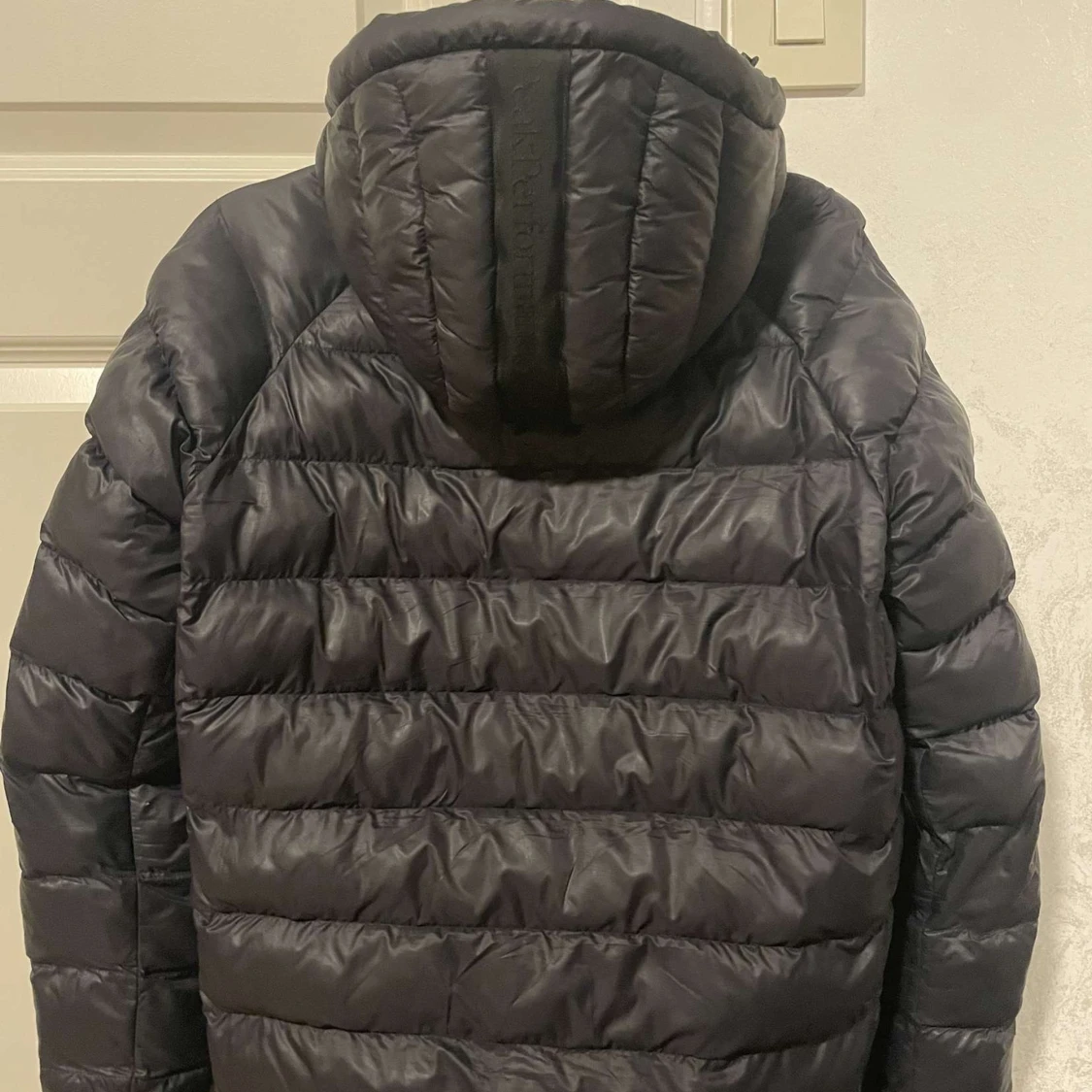 Svart dunjacka från Peak Performance - 91
