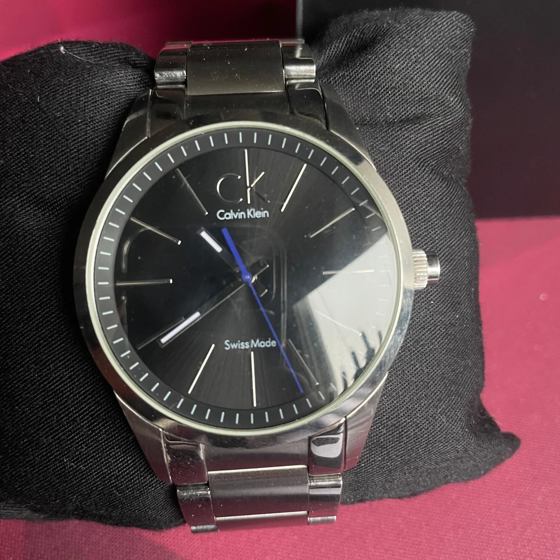 Silverfärgad klocka från Calvin Klein. Batteriet är nyss bytt - 90