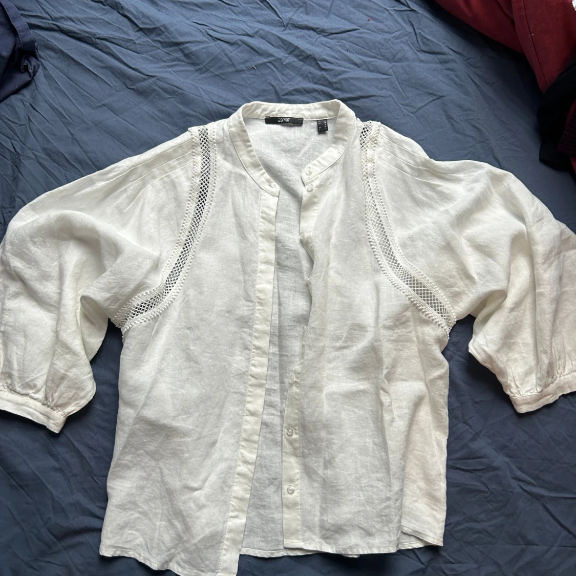 Linne/blus med detaljer - 90