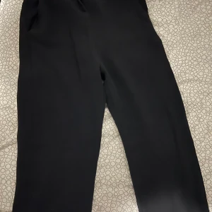 Svarta byxor från Zara - Zara mjukis ribbade