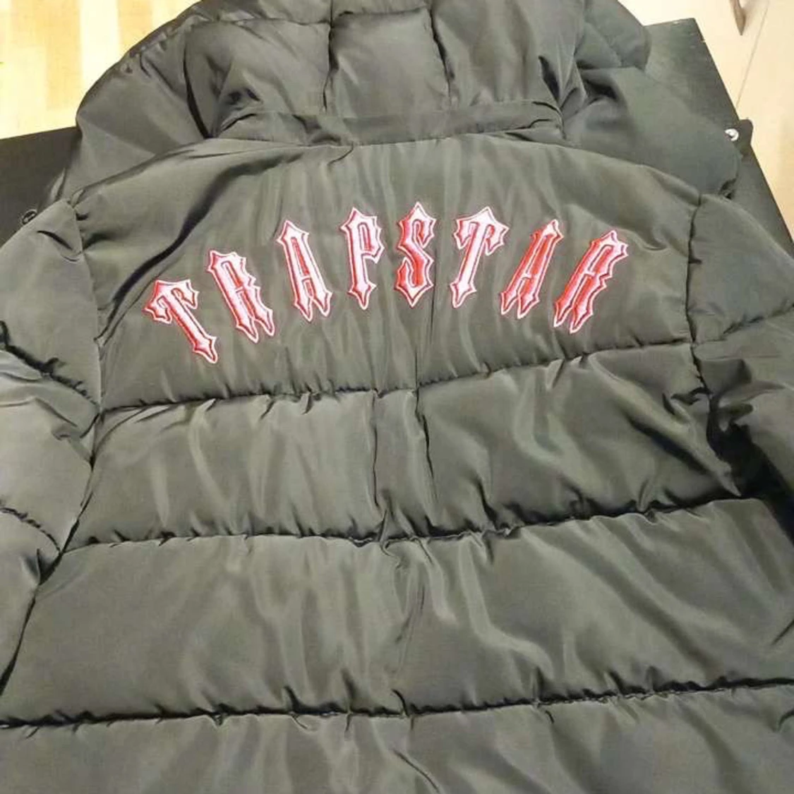 Svart pufferjacka från Trapstar - 91