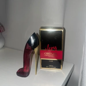 Very Good Girl Glam från Carolina Herrera - Very Good Girl i 7 ml. Aldrig använd 