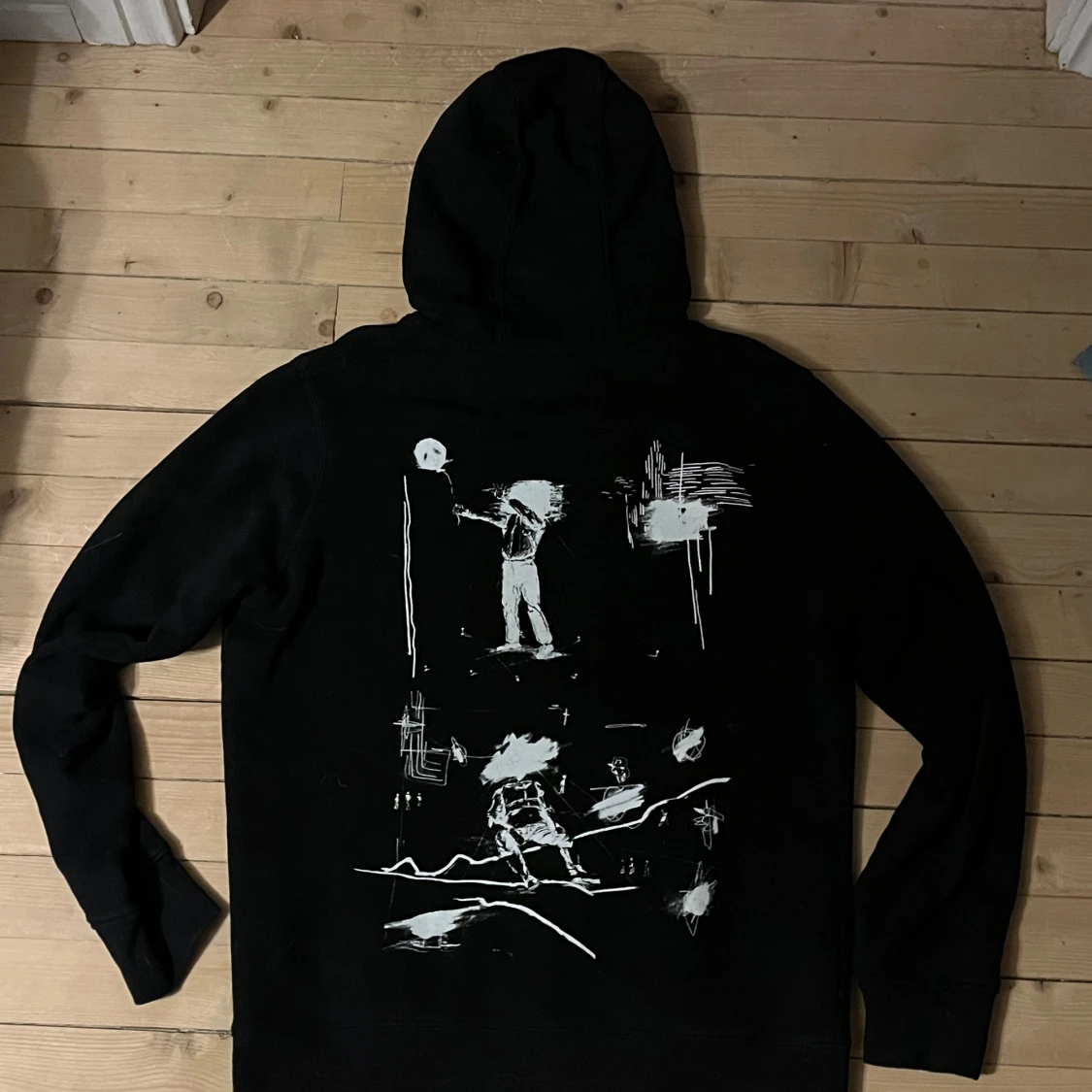 Svart hoodie från Poetic Collective - 1