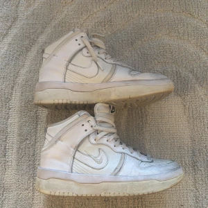 Nike dunk - Sparsamt (bara lite smutsiga) nike dunks. 🥰 köpta för 1500kr typ