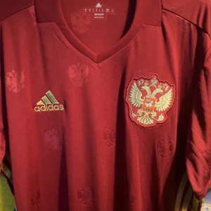 Ryssland fotbollströja från Adidas - Helt oanvänd 