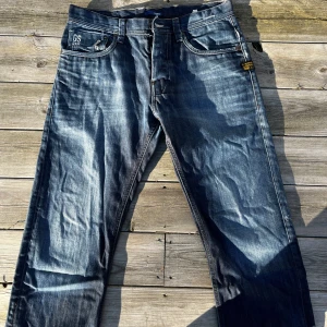 G-star Jeans - Unika vintage G-star jeans med härlig fade. Personligen aldrig använt men den är köpt via Vinted. Pris kan diskuteras😁