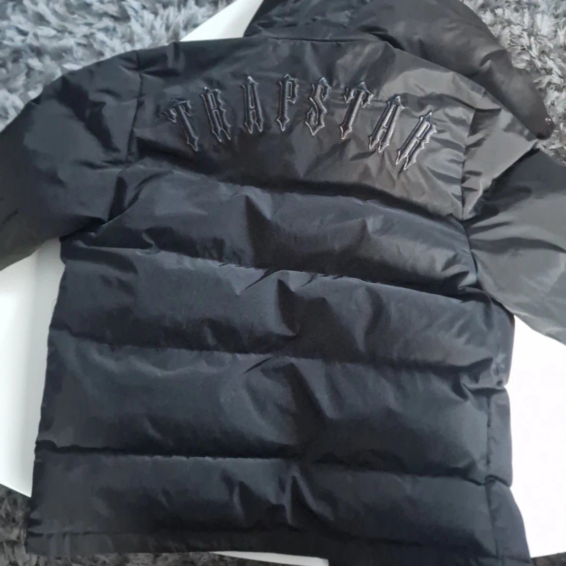 Svart pufferjacka från Trapstar