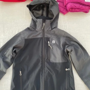 Skal jacka  - I bra skick storlek 130