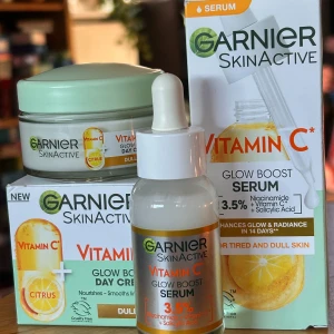 Garnier Glow Boost Day Cream & Serum! - Garnier Vitamin C Glow Boost Day Cream 50 ml & Serum 30 ml. Nytt och oanvänt.