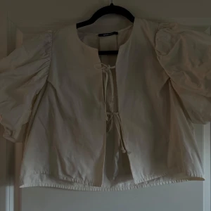 Puff sleeve blus Gina tricot  - Använd 2 gånger. Som ny🤍