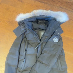 Canada gosse jacka XS - Helt ny Canada gosse jacka 1-2 gånger använd inga skador Storlek XS 