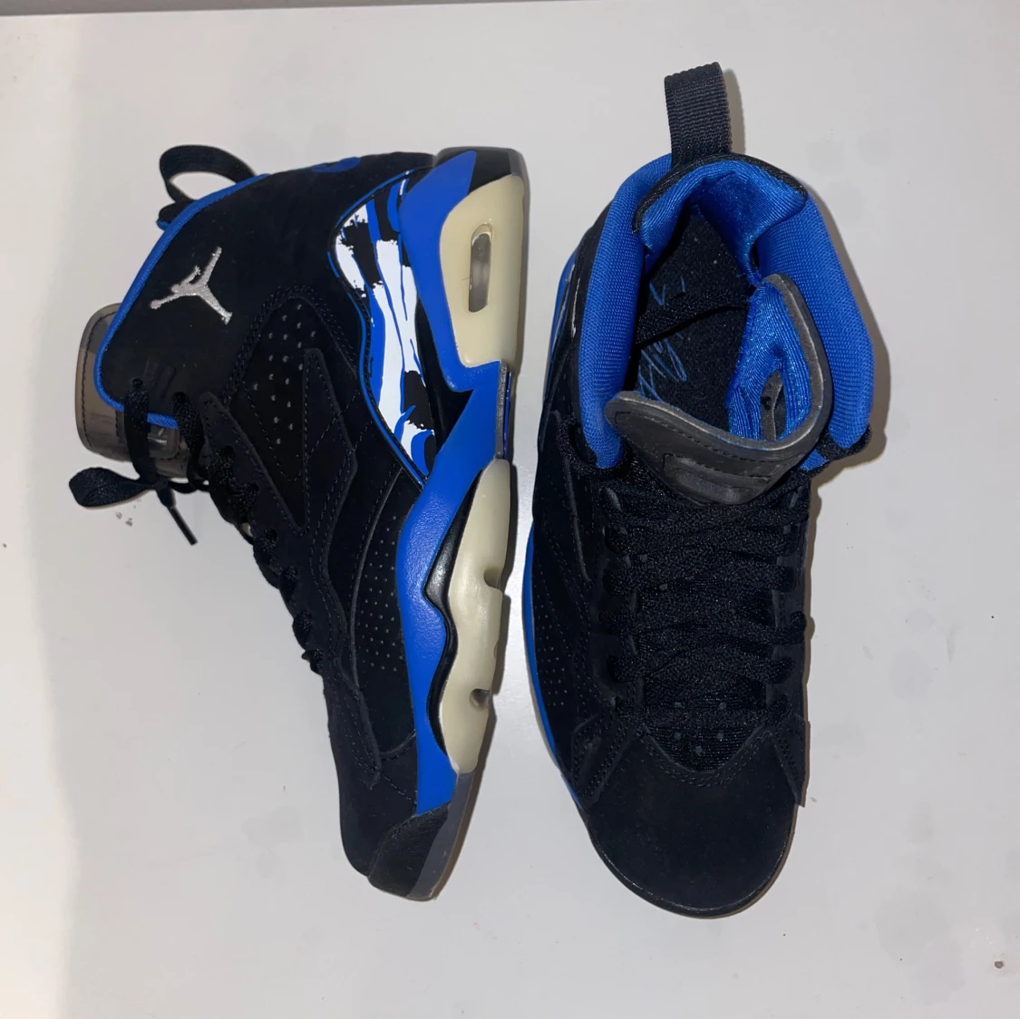 Svarta och blå Nike Air Jordans