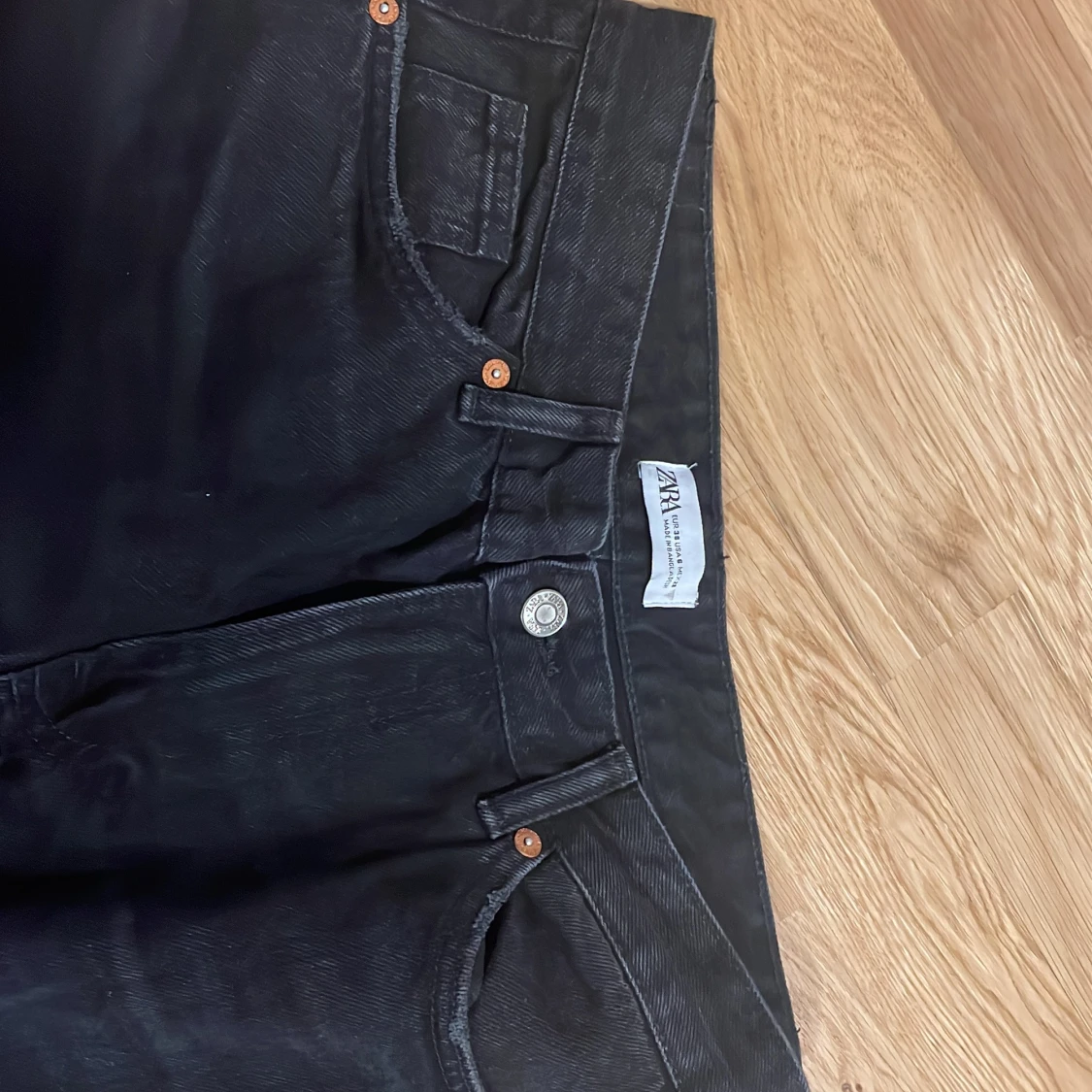 Svarta cargobyxor från Zara - 2