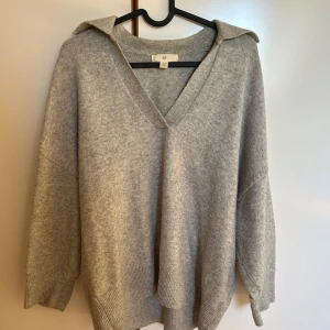 Stickad tröja från H&M - Stickad tröja från H&M i stl XS