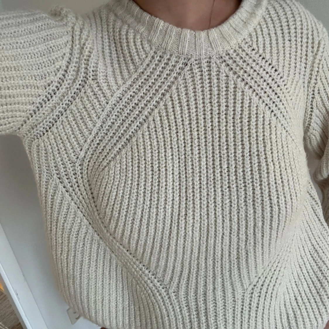 Beige stickad tröja - 1