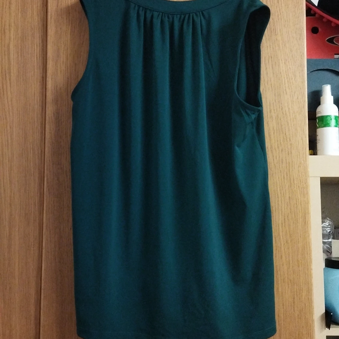 Grön ärmlös topp - 1