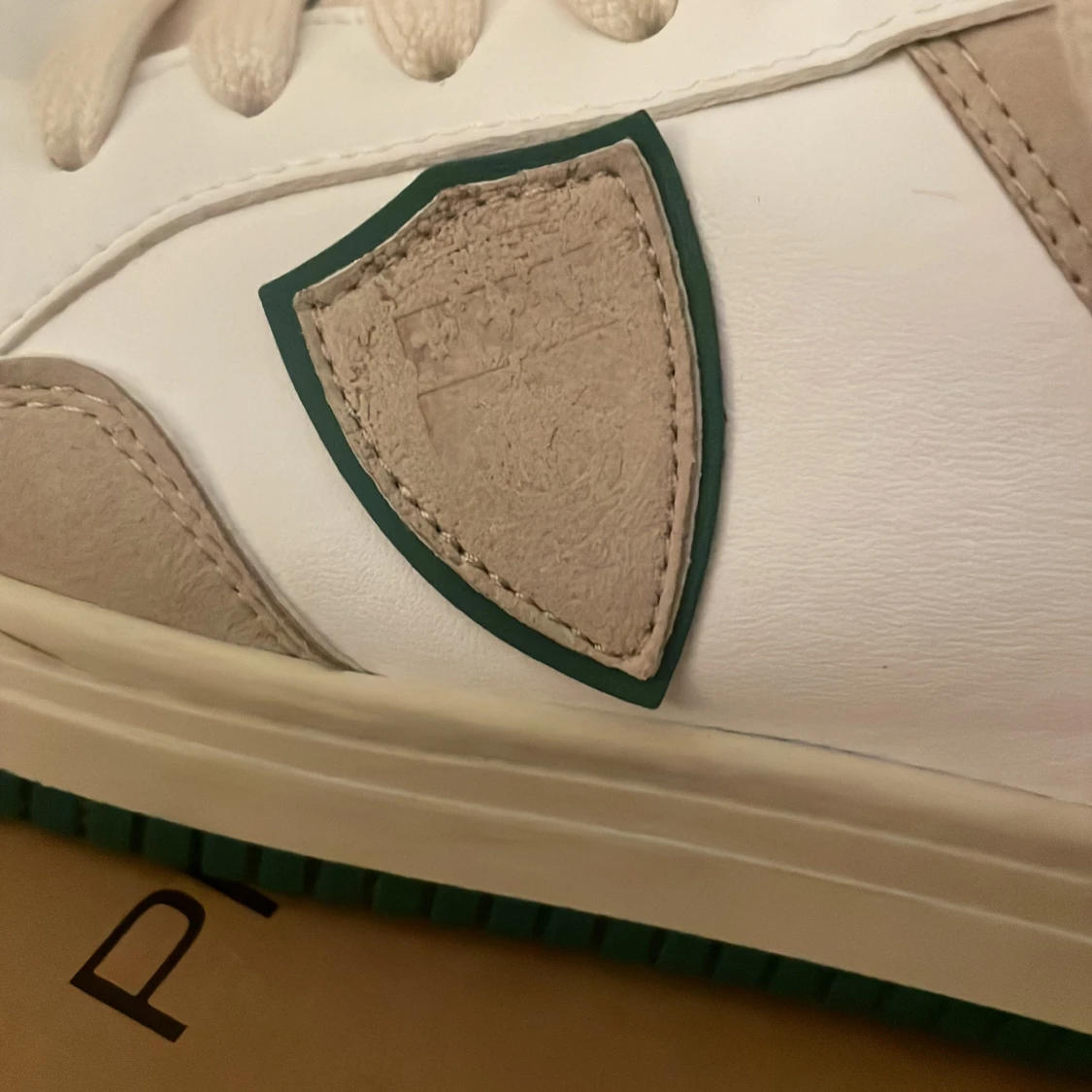 Vita sneakers från Philippe Model - 3