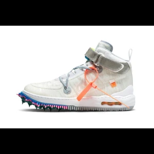Nike Air Force 1 Mid x Off-White - Helt nya bara testat dom inomhus! Fler bilder kan fixas hör av er vid frågor 