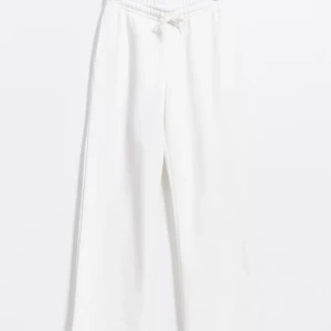 Gina tricot mjukisbyxor - Säljer dessa mjukisbyxor i storlek XS! Hör av er för fler bilder🥰