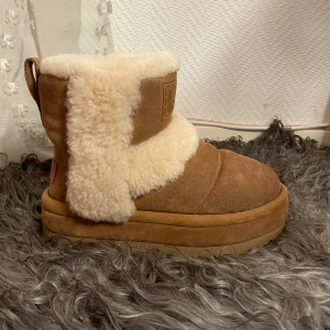 Ugg - teddy boots  - Knappt använda. Storlek 38. Original pris 3000kr