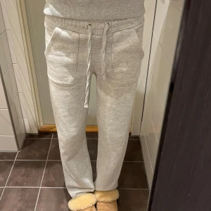 Grå mjukisbyxor  - Grå mjukisbyxor från lager 157 i storlek XS💕