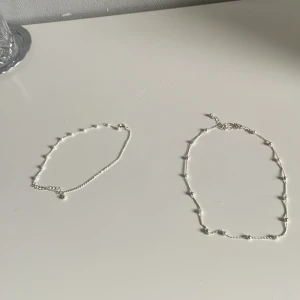 Pärl halsband och armband - Säljer ett halsband och ett armband ihop. Jag säljer de pågrund av att jag inte har använt de. 
