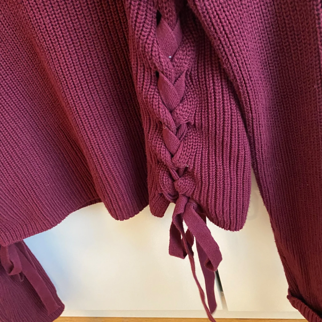 Vinröd stickad tröja  - 2