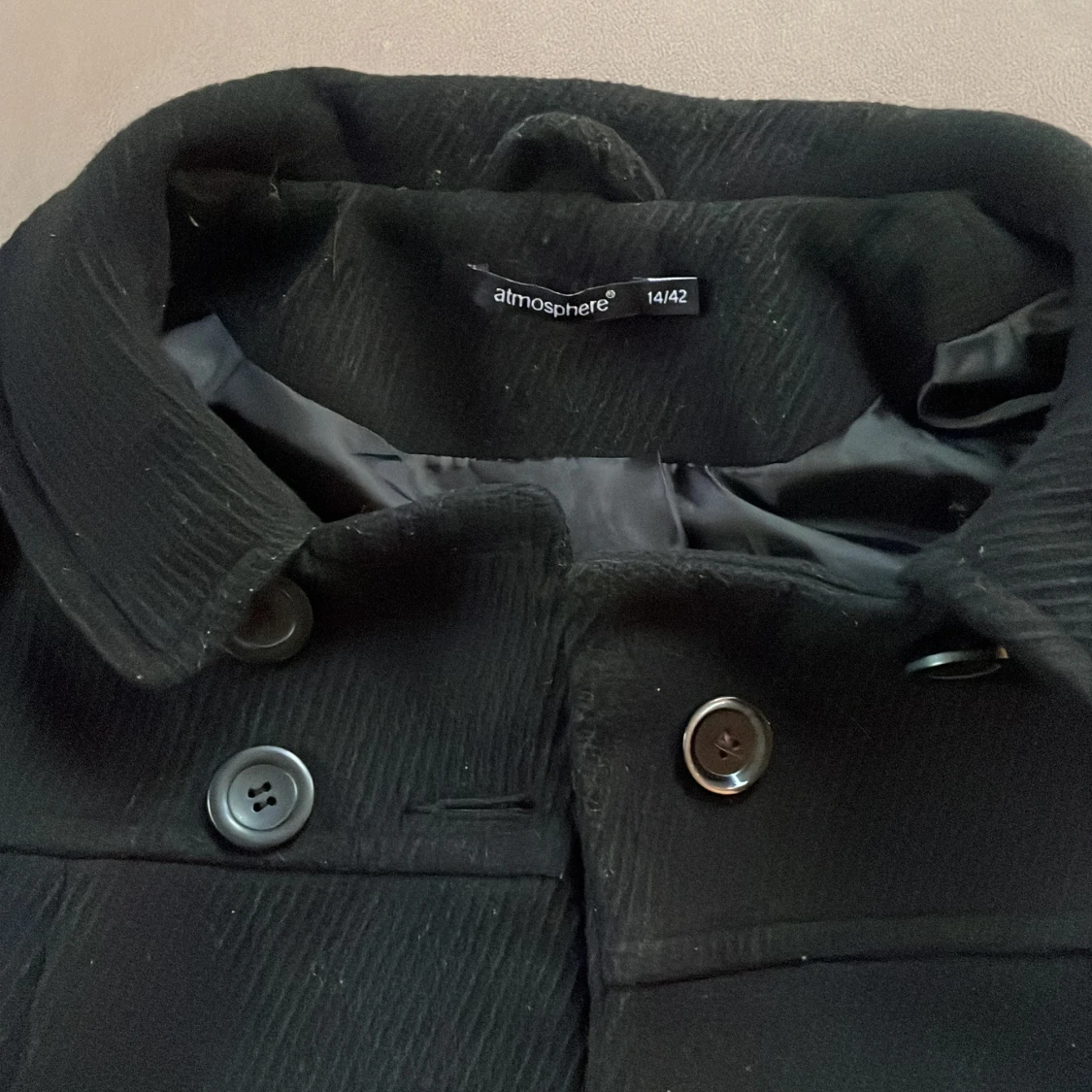 Trekvartsärmad svart kappa  - 91