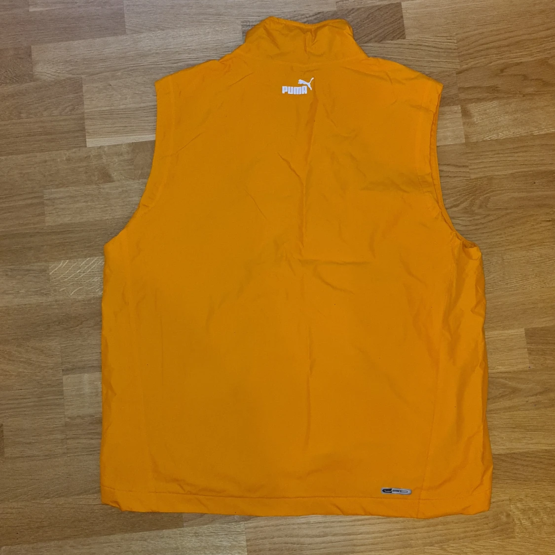 Orange väst från Puma - 90